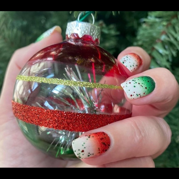 Color Street Holiday Nails - Make Spirits Bright - Picture 6 of 9